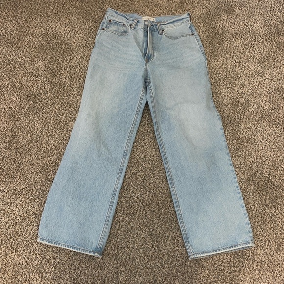 Abercrombie and Fitch Loose High Rise Jean Size 28/6 Short - Picture 2 of 8